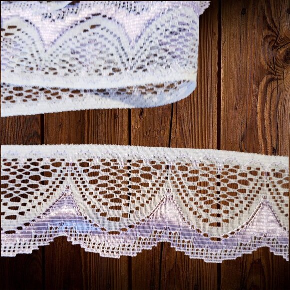 Chantilly Lace Trim - 1" x 18 yards - Lavender & White Scalloped - Picture 7 of 8